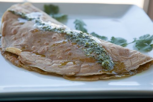 Panqueca Integral de Legumes com Molho de Rúcula