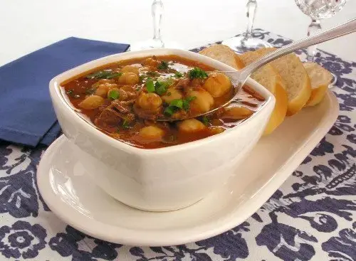 Sopa de abóbora com grão de bico e costela