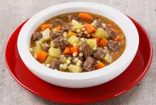 Sopa de carne com legumes